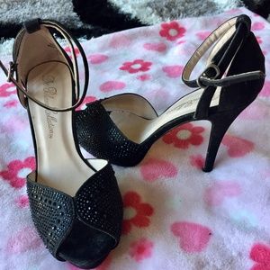 Woman elegant strapped high heel Black shoes 7.5